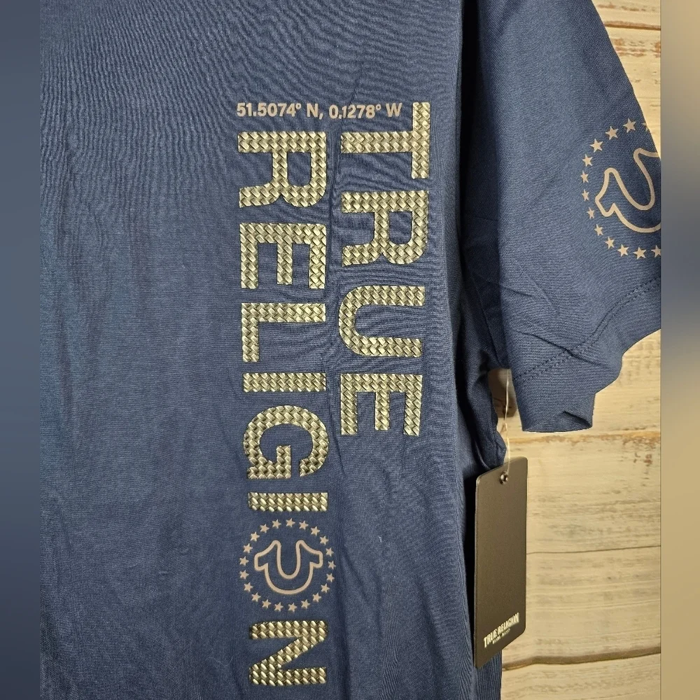 NWT True Religion Men's Blue Graphic Textured Short Sleeved Tee Size Medium‎